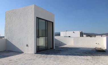 Residencia Premium con Roof Top a Pasos de la Casa Club | Fracc. Adamar