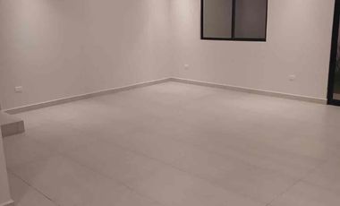 Residencia Nueva de 3 Niveles