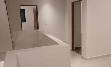 Residencia Nueva de 3 Niveles