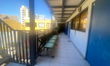 Gran propiedad,en arriendo idealmente para oficinas administrativas, de gobierno, consulares o fundaciones. con acceso a discapacitados