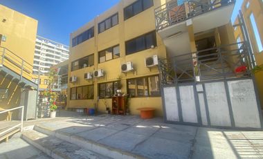 Gran propiedad,en arriendo idealmente para oficinas administrativas, de gobierno, consulares o fundaciones. con acceso a discapacitados