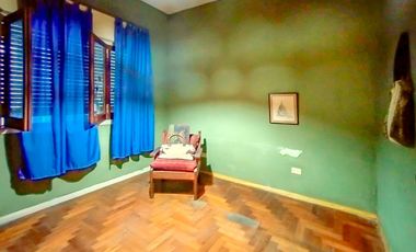 Casa Familiar de 5 Ambientes con Excelente Ubicación en Castelar