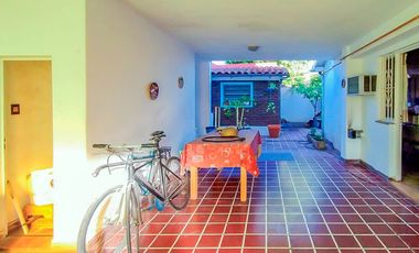 Casa Familiar de 5 Ambientes con Excelente Ubicación en Castelar