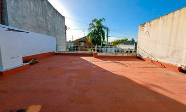 Casa Familiar de 5 Ambientes con Excelente Ubicación en Castelar