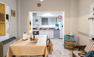 Casa Familiar de 5 Ambientes con Excelente Ubicación en Castelar