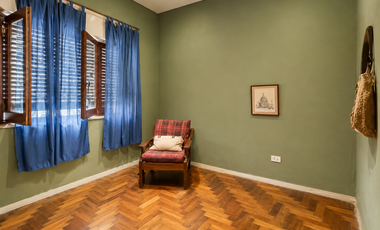 Casa Familiar de 5 Ambientes con Excelente Ubicación en Castelar