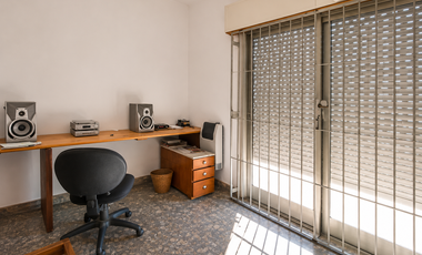Casa Familiar de 5 Ambientes con Excelente Ubicación en Castelar
