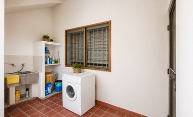Casa Familiar de 5 Ambientes con Excelente Ubicación en Castelar