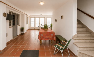 Casa Familiar de 5 Ambientes con Excelente Ubicación en Castelar