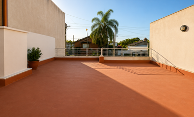 Casa Familiar de 5 Ambientes con Excelente Ubicación en Castelar