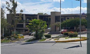 JURIQUILLA LOCALES EN RENTA EN PLAZA BOUTIQUE YA CON MARCAS ANCLA 51m2, 180m2 y 75m2