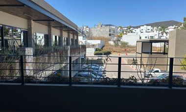 JURIQUILLA LOCALES EN RENTA EN PLAZA BOUTIQUE YA CON MARCAS ANCLA 51m2, 180m2 y 75m2