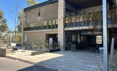 JURIQUILLA LOCALES EN RENTA EN PLAZA BOUTIQUE YA CON MARCAS ANCLA 51m2, 180m2 y 75m2