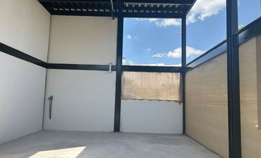 JURIQUILLA LOCALES EN RENTA EN PLAZA BOUTIQUE YA CON MARCAS ANCLA 51m2, 180m2 y 75m2