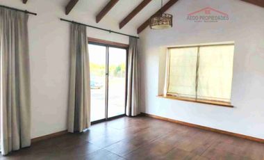 Se Arrienda Linda y Amplia Casa de un piso, en Parcelación Santa Laura, sector La Palma, comuna de Quillota.