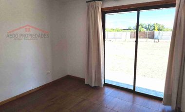 Se Arrienda Linda y Amplia Casa de un piso, en Parcelación Santa Laura, sector La Palma, comuna de Quillota.