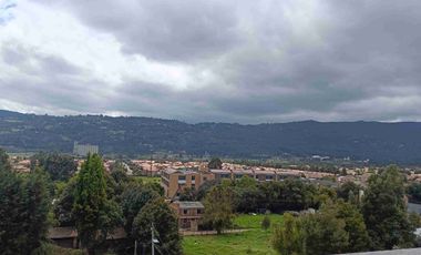 Arriendo apartaestudio milla de oro.