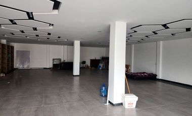NAVE INDUSTRIAL EN RENTA – SALIDA A CHARO, MORELIA 🚛  Excelente oportunidad de renta en ubicación estratégica, frente a Cd. Industrial