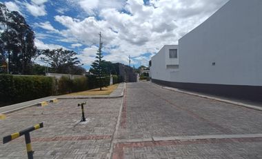 VENTA CASA EN TUMBACO SECTOR EL ARENAL