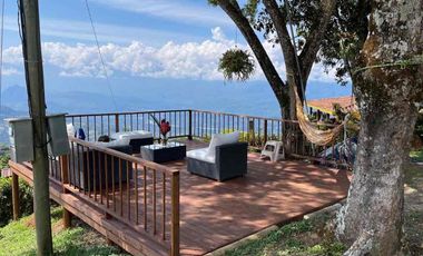 Hermosa finca colonial en venta con espectacular vista.