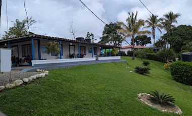 Hermosa finca colonial en venta con espectacular vista.