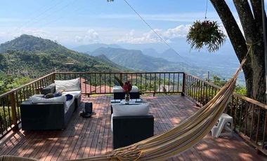 Hermosa finca colonial en venta con espectacular vista.