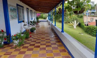 Hermosa finca colonial en venta con espectacular vista.