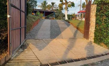 Hermosa finca colonial en venta con espectacular vista.