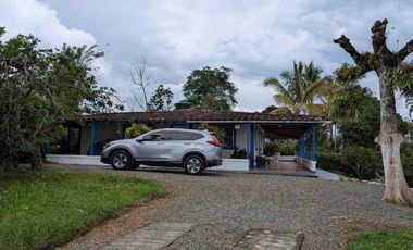 Hermosa finca colonial en venta con espectacular vista.