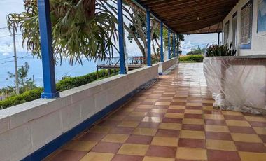 Hermosa finca colonial en venta con espectacular vista.