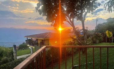 Hermosa finca colonial en venta con espectacular vista.