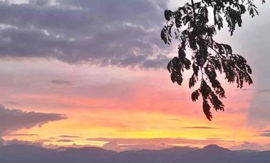 Hermosa finca colonial en venta con espectacular vista.