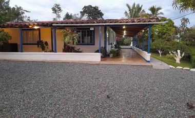 Hermosa finca colonial en venta con espectacular vista.