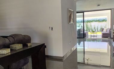 PARAISO COUNTRY CLUB VENTA CASA DE UN NIVEL CON JARDIN Y ALBERCA