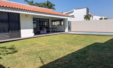PARAISO COUNTRY CLUB VENTA CASA DE UN NIVEL CON JARDIN Y ALBERCA