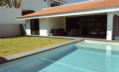 PARAISO COUNTRY CLUB VENTA CASA DE UN NIVEL CON JARDIN Y ALBERCA