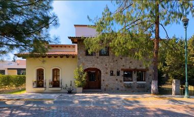 CASA EN VENTA, EN VALLE DE ZAMARRERO, ZINACANTEPEC, TOLUCA, CERCA DE PARQUE SIERRA MORELOS Y SALIDA A AV. ADOLFO LOPEZ MATEOS