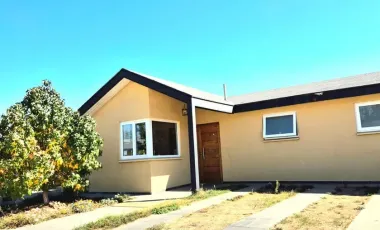 REBAJADA ¡¡¡ Se arrienda bella casa en limache, condominio de 25 casas, muy buena conectividad 3 dormitorios 2 baños, 3 estacionamientos $ 870.000