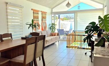 REBAJADA ¡¡¡ Se arrienda bella casa en limache, condominio de 25 casas, muy buena conectividad 3 dormitorios 2 baños, 3 estacionamientos $ 870.000