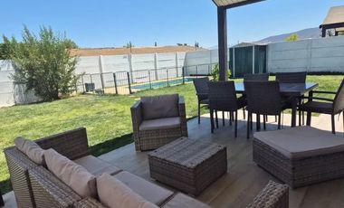 REBAJADA ¡¡¡ Se arrienda bella casa en limache, condominio de 25 casas, muy buena conectividad 3 dormitorios 2 baños, 3 estacionamientos $ 870.000