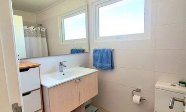 REBAJADA ¡¡¡ Se arrienda bella casa en limache, condominio de 25 casas, muy buena conectividad 3 dormitorios 2 baños, 3 estacionamientos $ 870.000