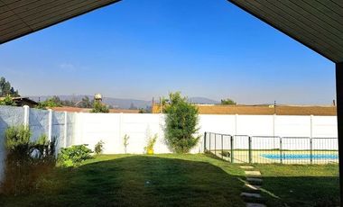REBAJADA ¡¡¡ Se arrienda bella casa en limache, condominio de 25 casas, muy buena conectividad 3 dormitorios 2 baños, 3 estacionamientos $ 870.000