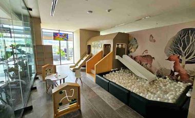 Via del Bosque Puerta de Hierro English Spoken