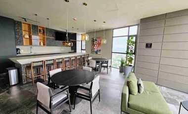 Via del Bosque Puerta de Hierro English Spoken