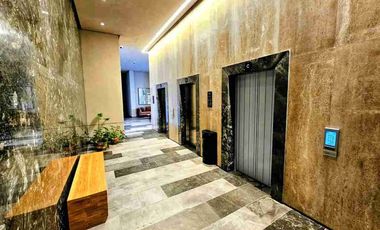 Via del Bosque Puerta de Hierro English Spoken