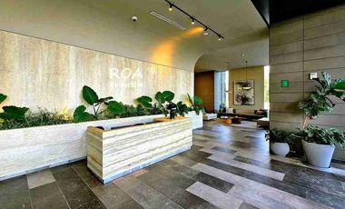 Via del Bosque Puerta de Hierro English Spoken