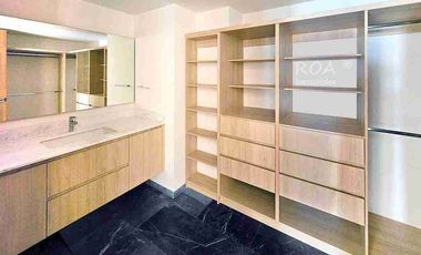 Via del Bosque Puerta de Hierro English Spoken