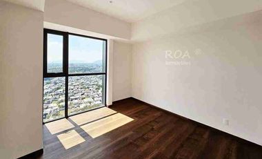 Via del Bosque Puerta de Hierro English Spoken