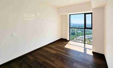 Via del Bosque Puerta de Hierro English Spoken