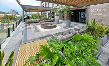 Via del Bosque Puerta de Hierro English Spoken